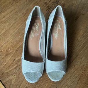 Never worn Tom’s wedges, cream